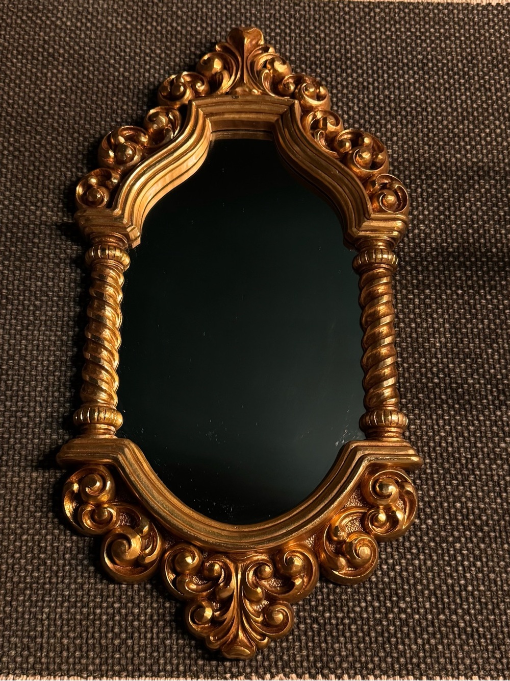 Vintage 1967 Syroco Gold Ornate Wall Mirror